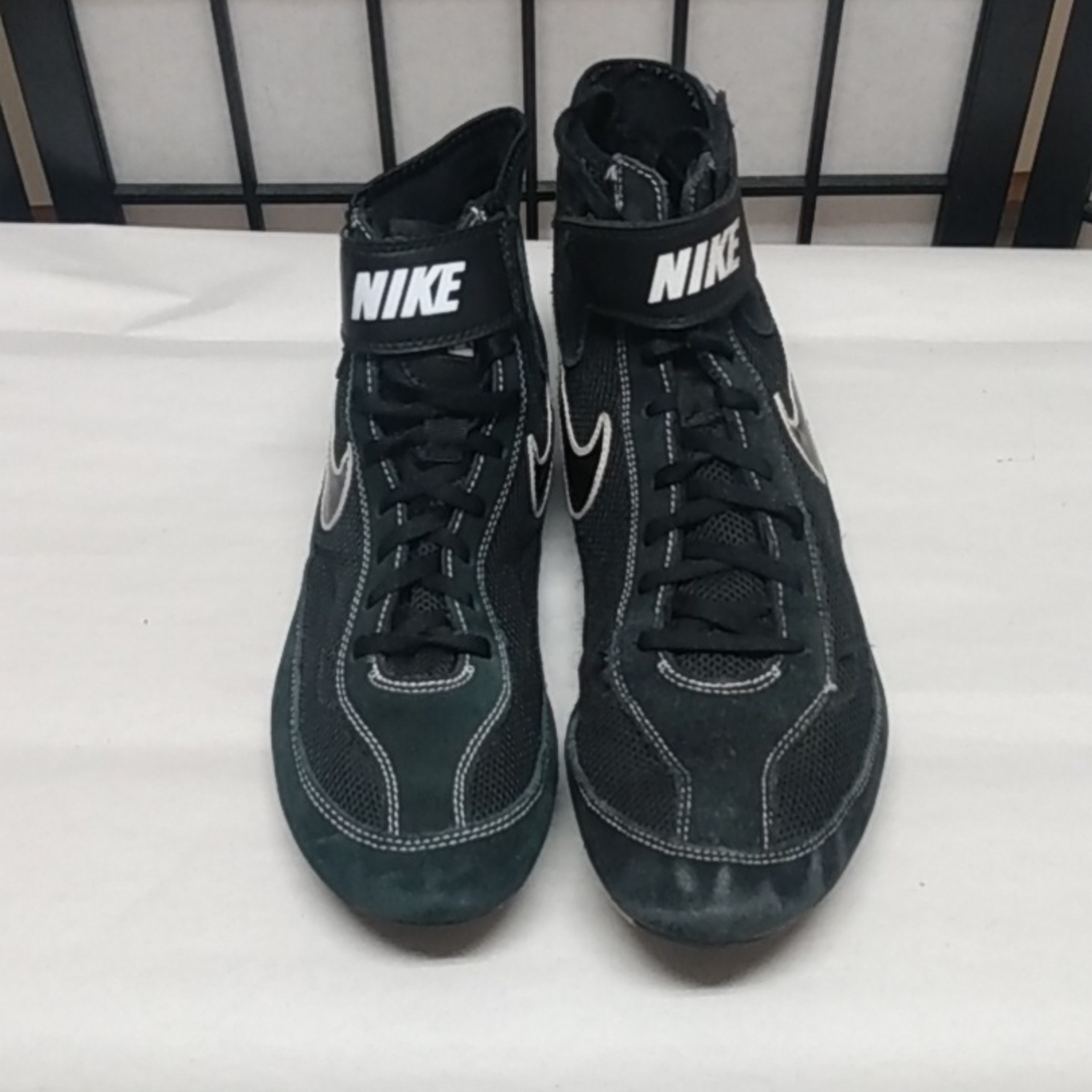 Nike Air Jordan's Athletic shoes Right shoe size 9.5 & Left shoe size 12.5 men's